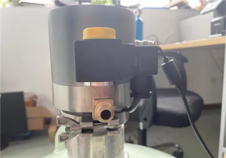 自動(dòng)液氮泵 vs 手動(dòng)充裝：效率、安全性對(duì)比與場(chǎng)景選擇指南